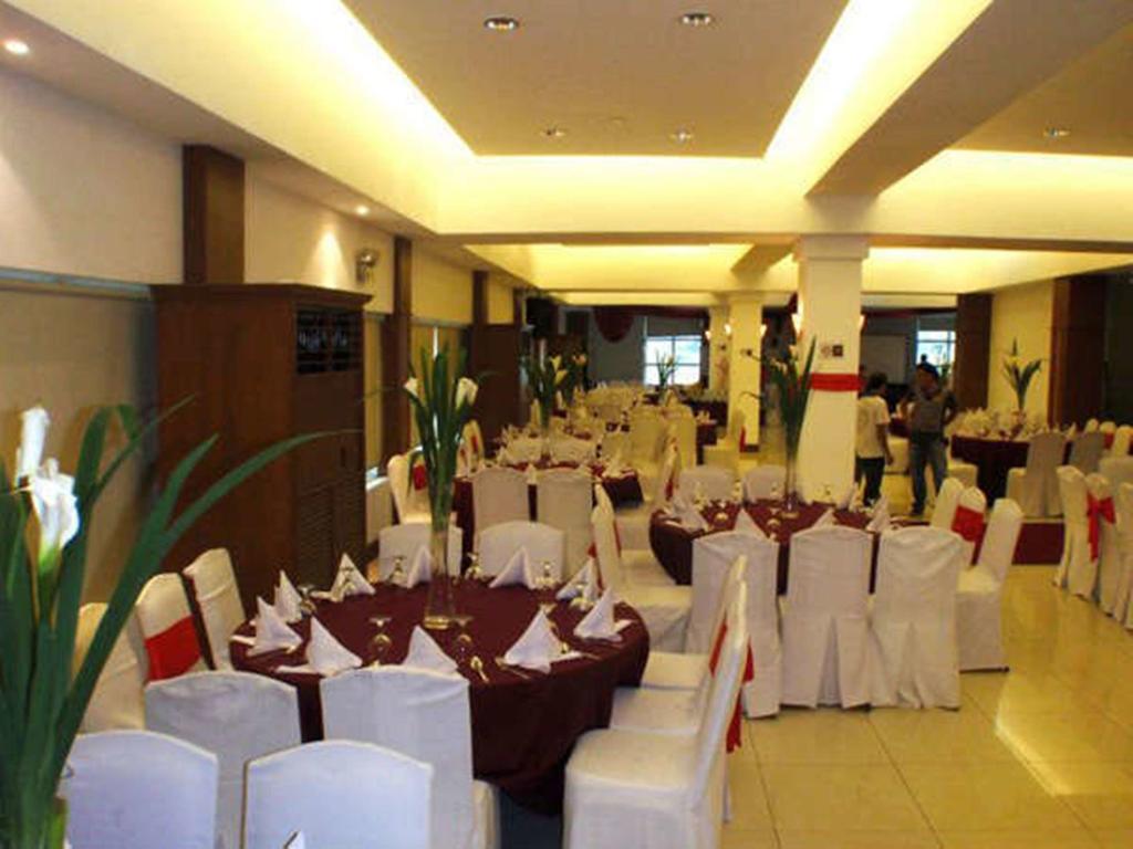 Cherry Blossoms Hotel Manila Exterior photo