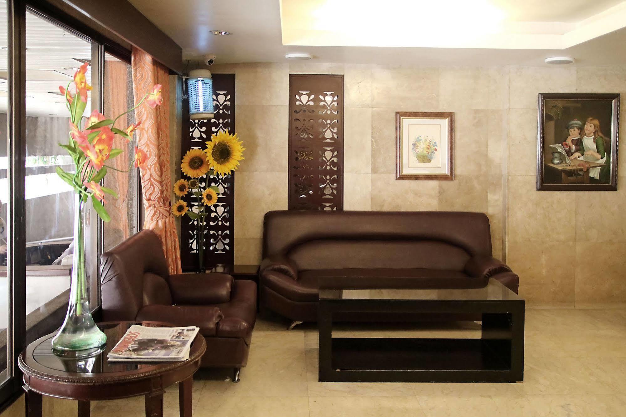 Cherry Blossoms Hotel Manila Exterior photo