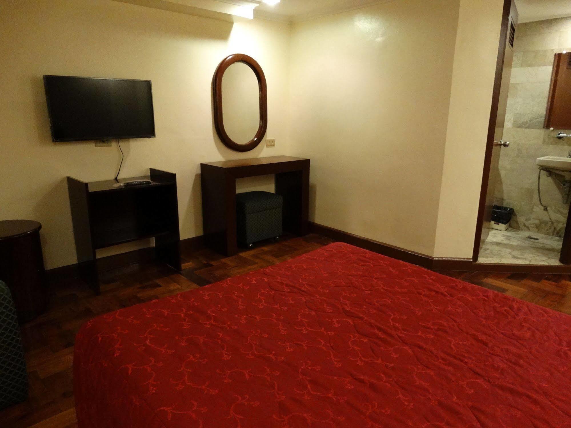 Cherry Blossoms Hotel Manila Exterior photo