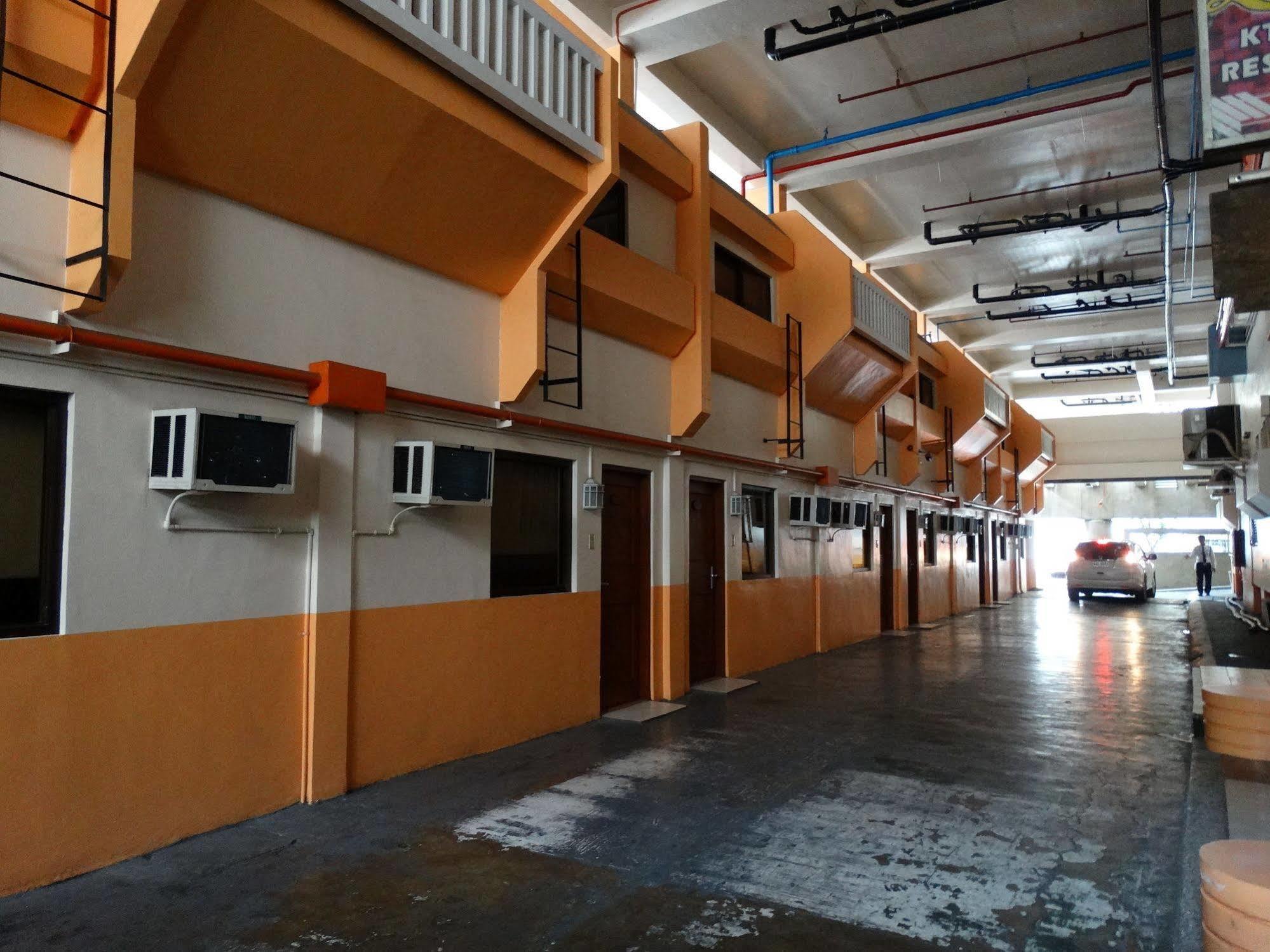 Cherry Blossoms Hotel Manila Exterior photo