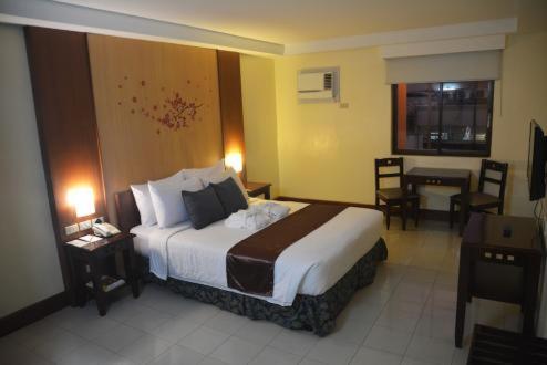 Cherry Blossoms Hotel Manila Exterior photo