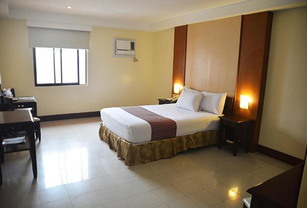 Cherry Blossoms Hotel Manila Exterior photo