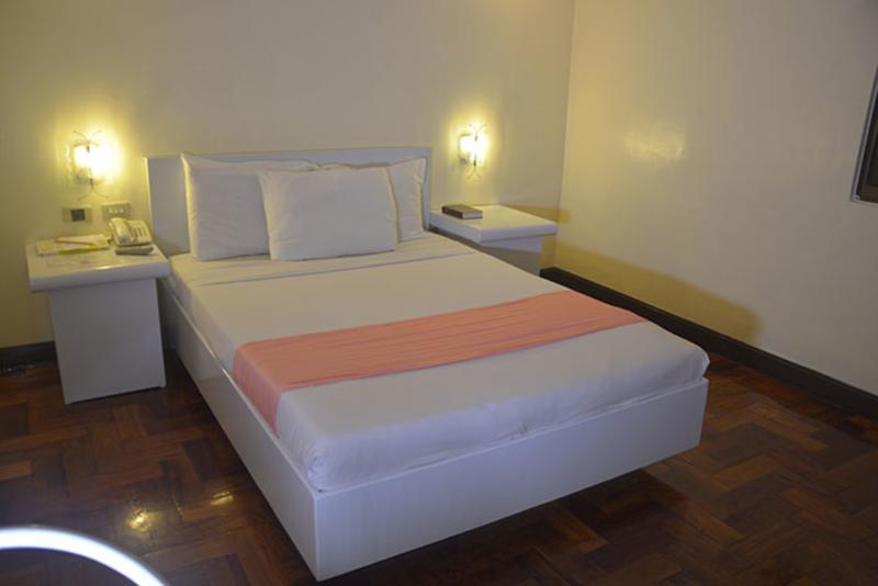 Cherry Blossoms Hotel Manila Exterior photo